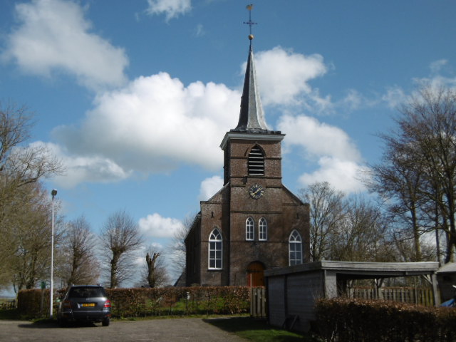 Deze kerk staat op de terp.